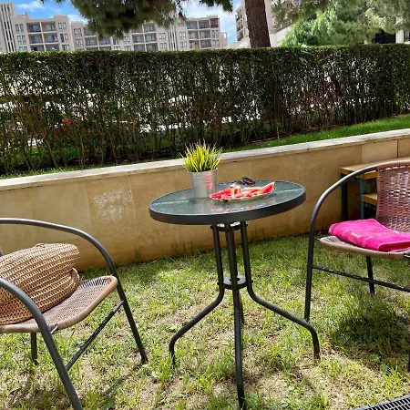 Royal - 5m To Pool, 100m To